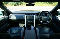 USED 2020 20 LAND ROVER DISCOVERY 3.0 SD V6 HSE SUV 5dr Diesel Auto 4WD Euro 6 (s/s) (306 ps) SANTORINI BLACK METALLIC PAINTWORK + SUNROOF + MERIDIAN + F&R HEATED SEATS + CARPLAY