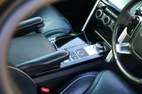 USED 2020 20 LAND ROVER DISCOVERY 3.0 SD V6 HSE SUV 5dr Diesel Auto 4WD Euro 6 (s/s) (306 ps) SANTORINI BLACK METALLIC PAINTWORK + SUNROOF + MERIDIAN + F&R HEATED SEATS + CARPLAY