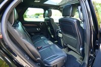 USED 2020 20 LAND ROVER DISCOVERY 3.0 SD V6 HSE SUV 5dr Diesel Auto 4WD Euro 6 (s/s) (306 ps) SANTORINI BLACK METALLIC PAINTWORK + SUNROOF + MERIDIAN + F&R HEATED SEATS + CARPLAY