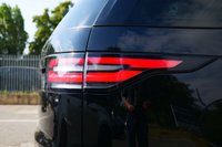 USED 2020 20 LAND ROVER DISCOVERY 3.0 SD V6 HSE SUV 5dr Diesel Auto 4WD Euro 6 (s/s) (306 ps) SANTORINI BLACK METALLIC PAINTWORK + SUNROOF + MERIDIAN + F&R HEATED SEATS + CARPLAY