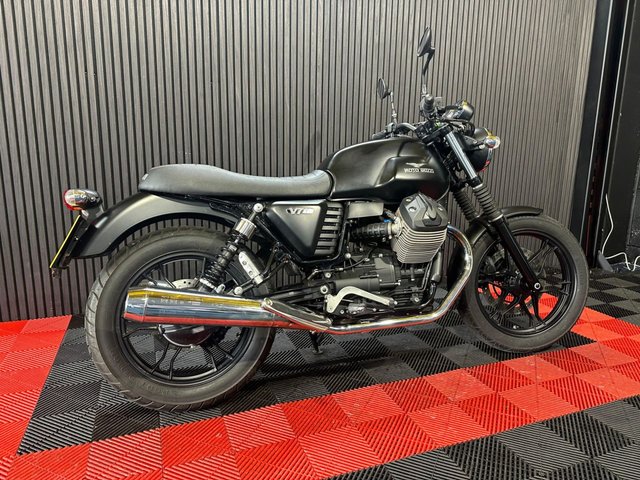 View our MOTO GUZZI V7