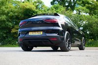 USED 2023 23 JAGUAR I-PACE 400 90kWh Black SUV 5dr Electric Auto 4WD (400 ps) SANTORINI BLACK METALLIC PAINTWORK + SUNROOF + WINTER PACK + MERIDIAN