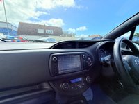 USED 2016 16 TOYOTA YARIS 1.5 VVT-h Design Hatchback 5dr Petrol Hybrid AUTOMATIC Hybrid AUTOMATIC Power - &pound;20 Tax - Bluetooth & Sat Nav