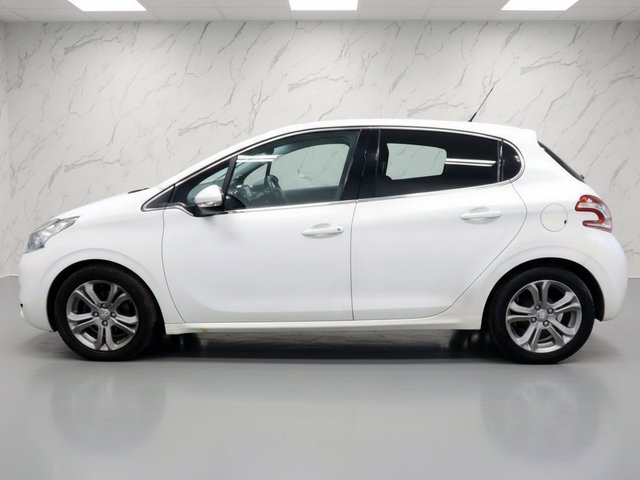 View our PEUGEOT 208