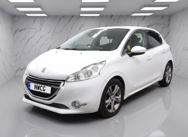 View our PEUGEOT 208