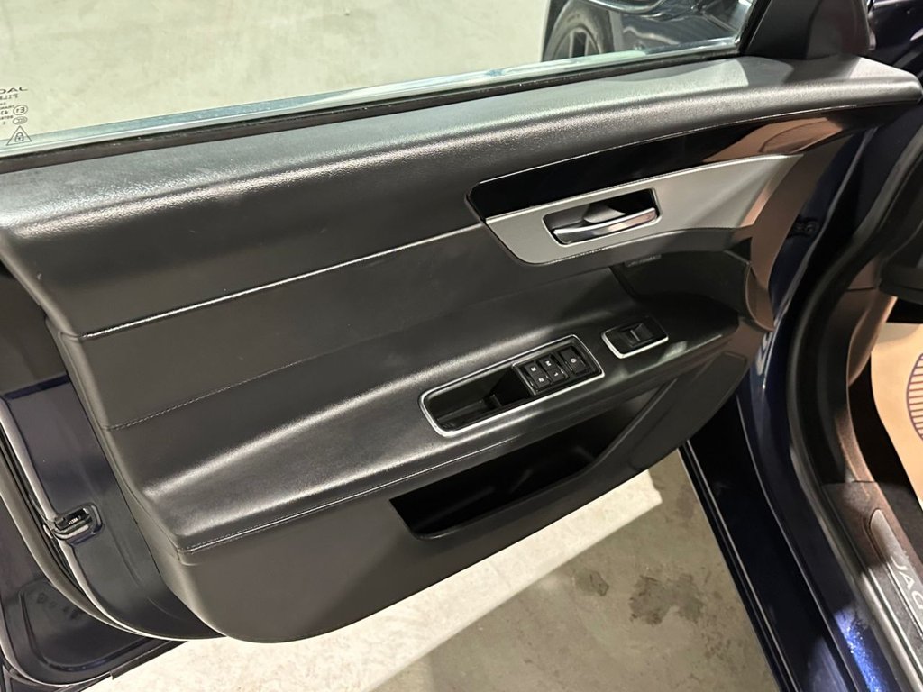 USED 2018 18 JAGUAR XF 2.0d Portfolio Sportbrake 5dr Diesel Auto Euro 6 (s/s) (180 ps) 
