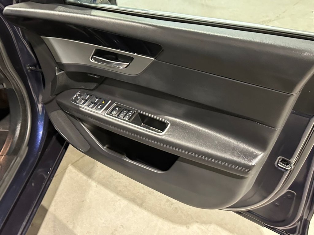 USED 2018 18 JAGUAR XF 2.0d Portfolio Sportbrake 5dr Diesel Auto Euro 6 (s/s) (180 ps) 