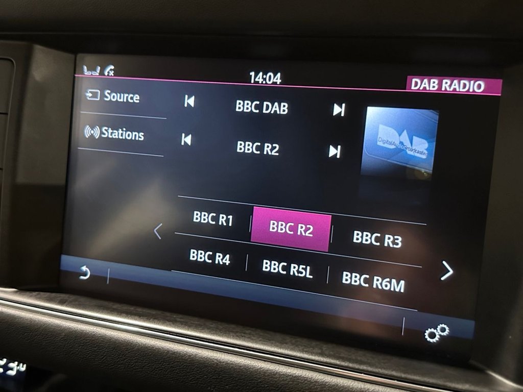 USED 2018 18 JAGUAR XF 2.0d Portfolio Sportbrake 5dr Diesel Auto Euro 6 (s/s) (180 ps) 