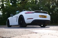 USED 2019 19 PORSCHE 718 BOXSTER 2.0T Convertible 2dr Petrol PDK Euro 6 (s/s) (300 ps) **CAT S**  SOLID WHITE PAINTWORK + RED HEATED SEATS + SPORT EXHAUST
