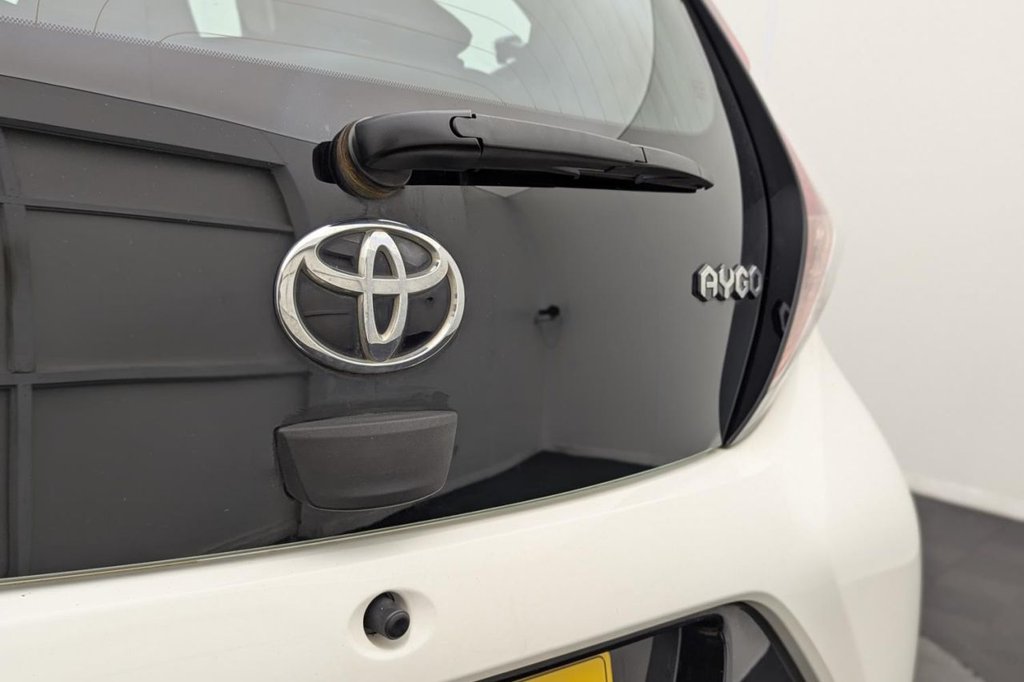 USED 2017 17 TOYOTA AYGO 1.0 VVT-i x-claim Funroof 5dr Petrol Manual Euro 6 (68 ps) Pan Roof, Sat Nav, Cruise