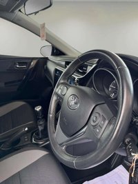 USED 2017 17 TOYOTA AURIS 1.2 VVT-i Icon Touring Sports 5dr Petrol Manual Euro 6 (s/s) (116 ps) 