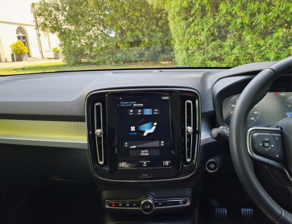 USED 2020 70 VOLVO XC40 1.5 T3 Momentum SUV 5dr Petrol Manual Euro 6 (s/s) (163 ps) FINANCE AVAILABLE