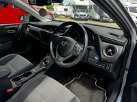 USED 2017 67 TOYOTA AURIS 1.8 VVT-h Design Hatchback 5dr Petrol Hybrid CVT Euro 6 (s/s) (136 ps) 