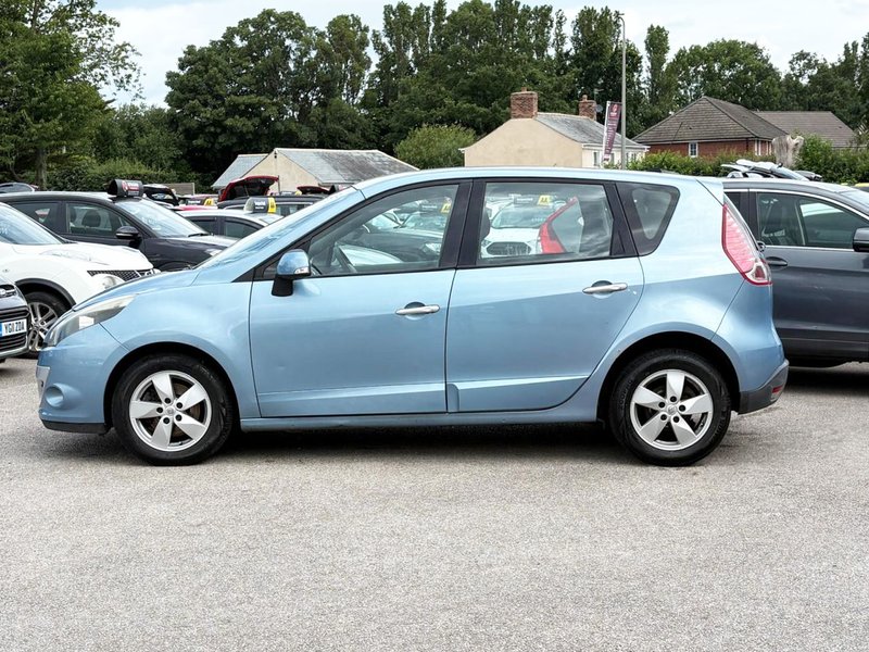 2010 Renault Scenic in blue — photo 9 of 15