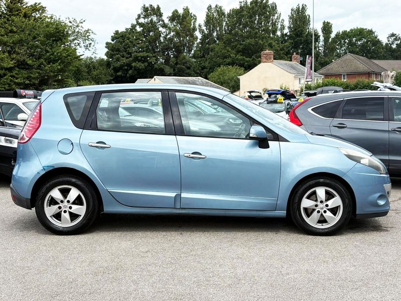 2010 Renault Scenic in blue — photo 10 of 15