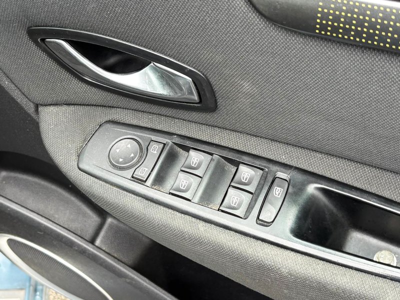 2010 Renault Scenic in blue — photo 14 of 15