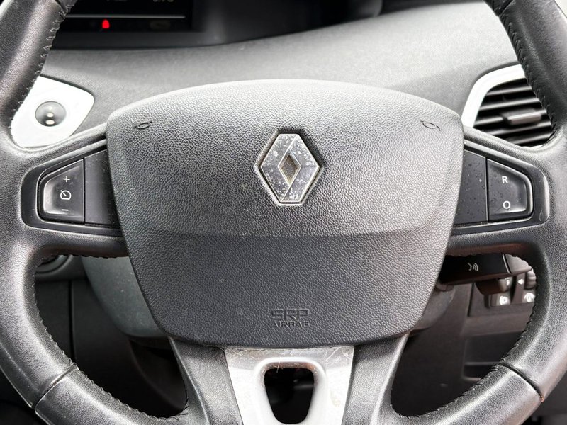 2010 Renault Scenic in blue — photo 13 of 15