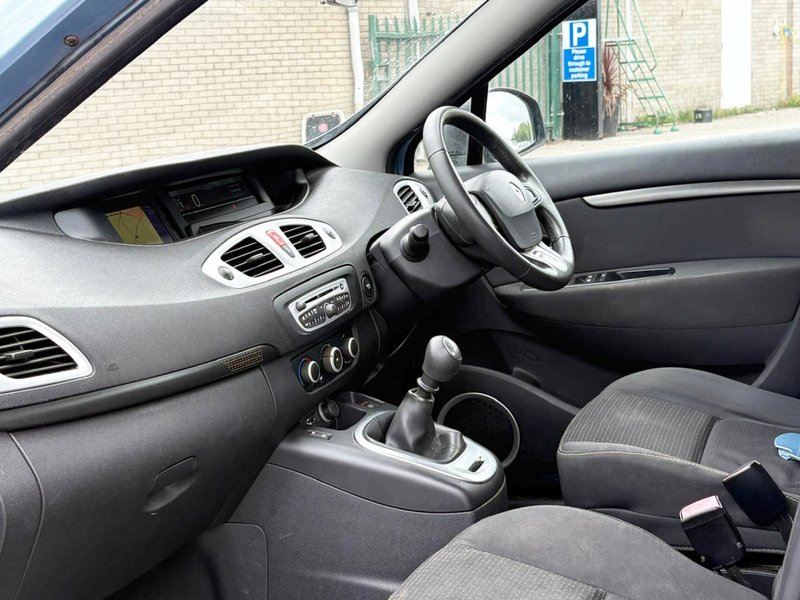 2010 Renault Scenic in blue — photo 11 of 15