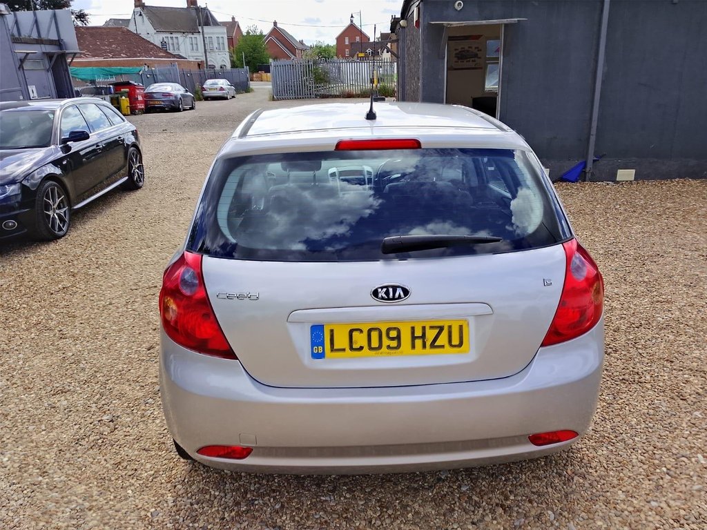 2009 KIA Ceed thumbnail 16