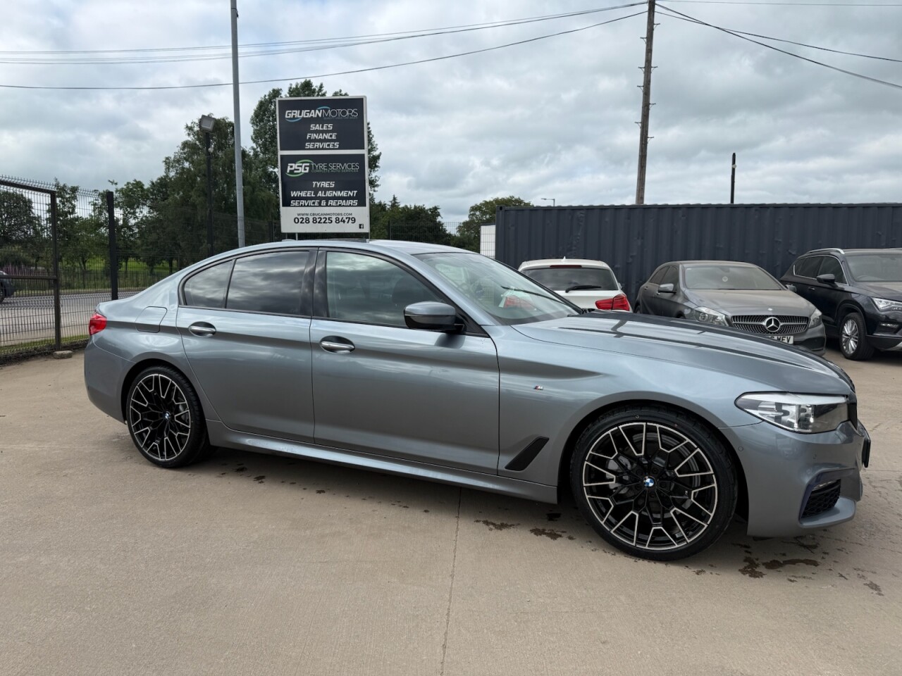 2018 BMW 5 SERIES 2.0 520d M Sport Saloon 4dr Diesel Auto Euro 6 (s/s) (190 ps) - vehicle photo 2 for sale on PureCar