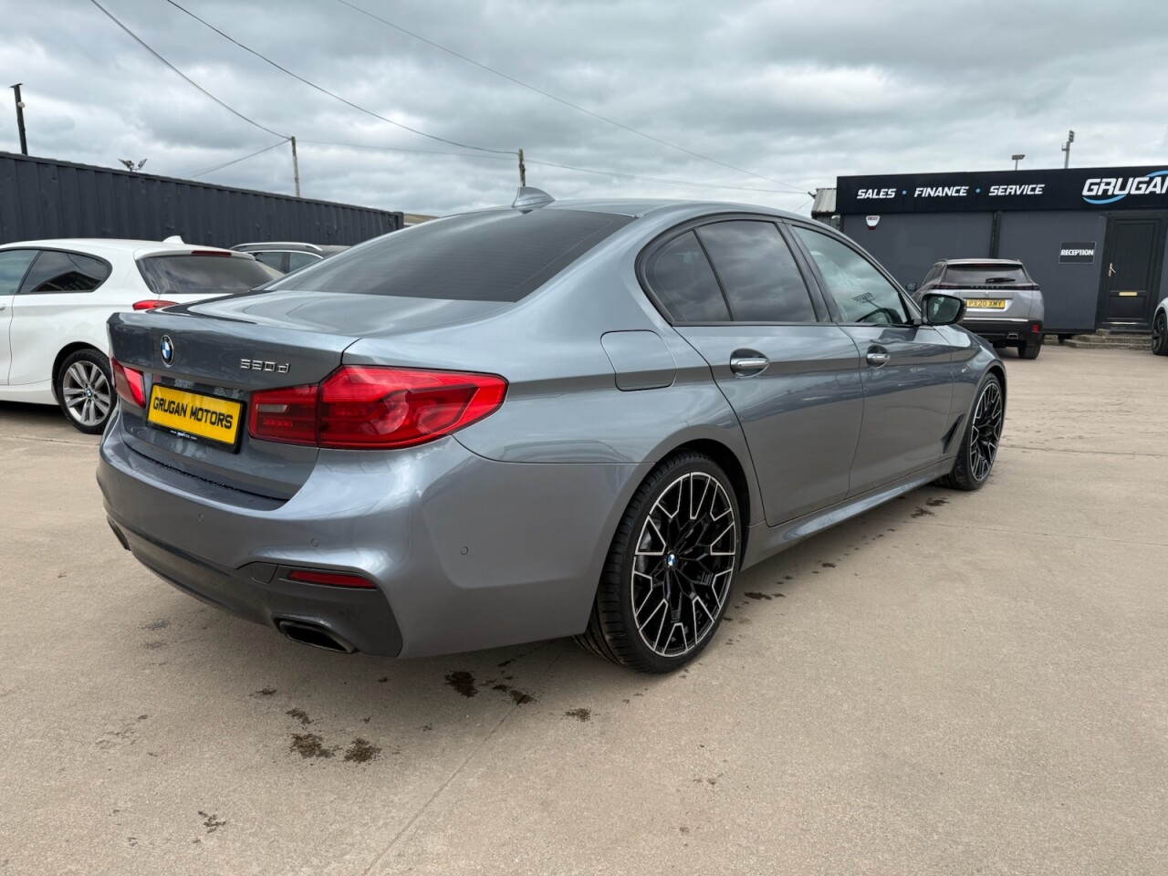 2018 BMW 5 SERIES 2.0 520d M Sport Saloon 4dr Diesel Auto Euro 6 (s/s) (190 ps) - vehicle photo 3 for sale on PureCar