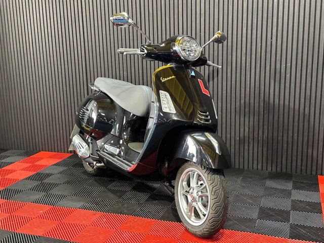 View our PIAGGIO Vespa GTS 125