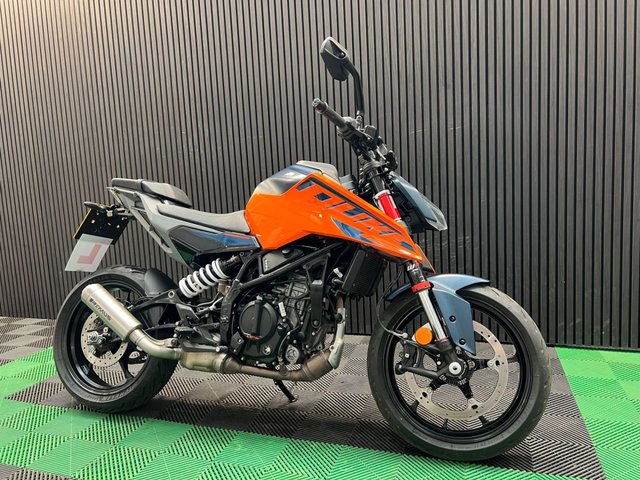 View our KTM 125 DUKE
