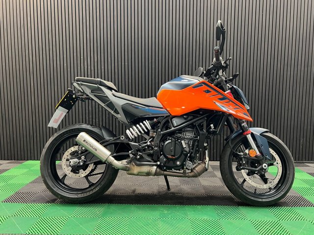 View our KTM 125 DUKE