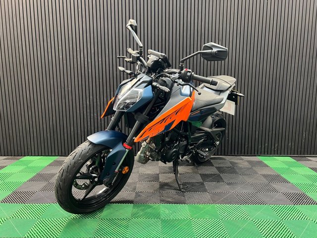 View our KTM 125 DUKE