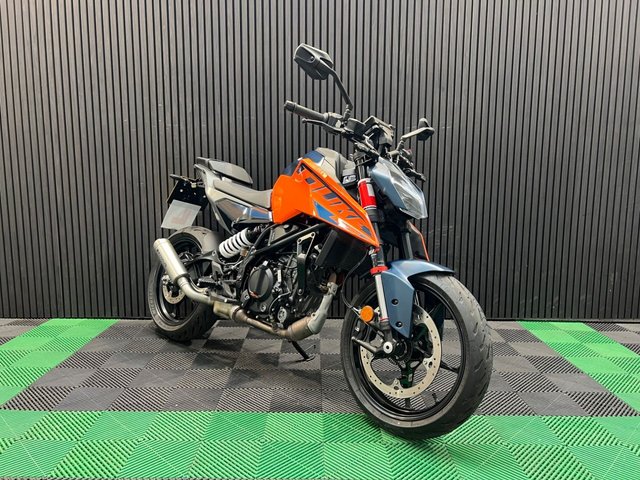 View our KTM 125 DUKE