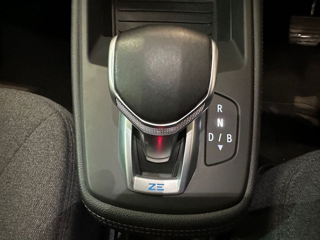 USED 2021 71 RENAULT ZOE R110 EV50 52kWh Iconic Hatchback 5dr Electric Auto (Rapid Charge) (107 bhp) 3 SERVICE VISITS