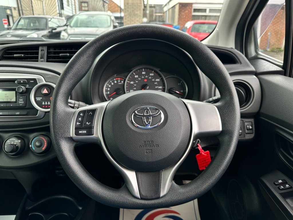 2013 Toyota Yaris thumbnail 9