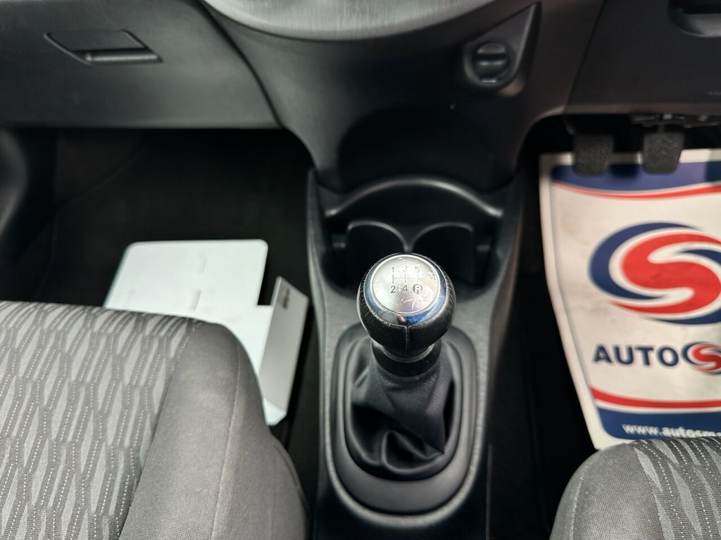 2013 Toyota Yaris thumbnail 12