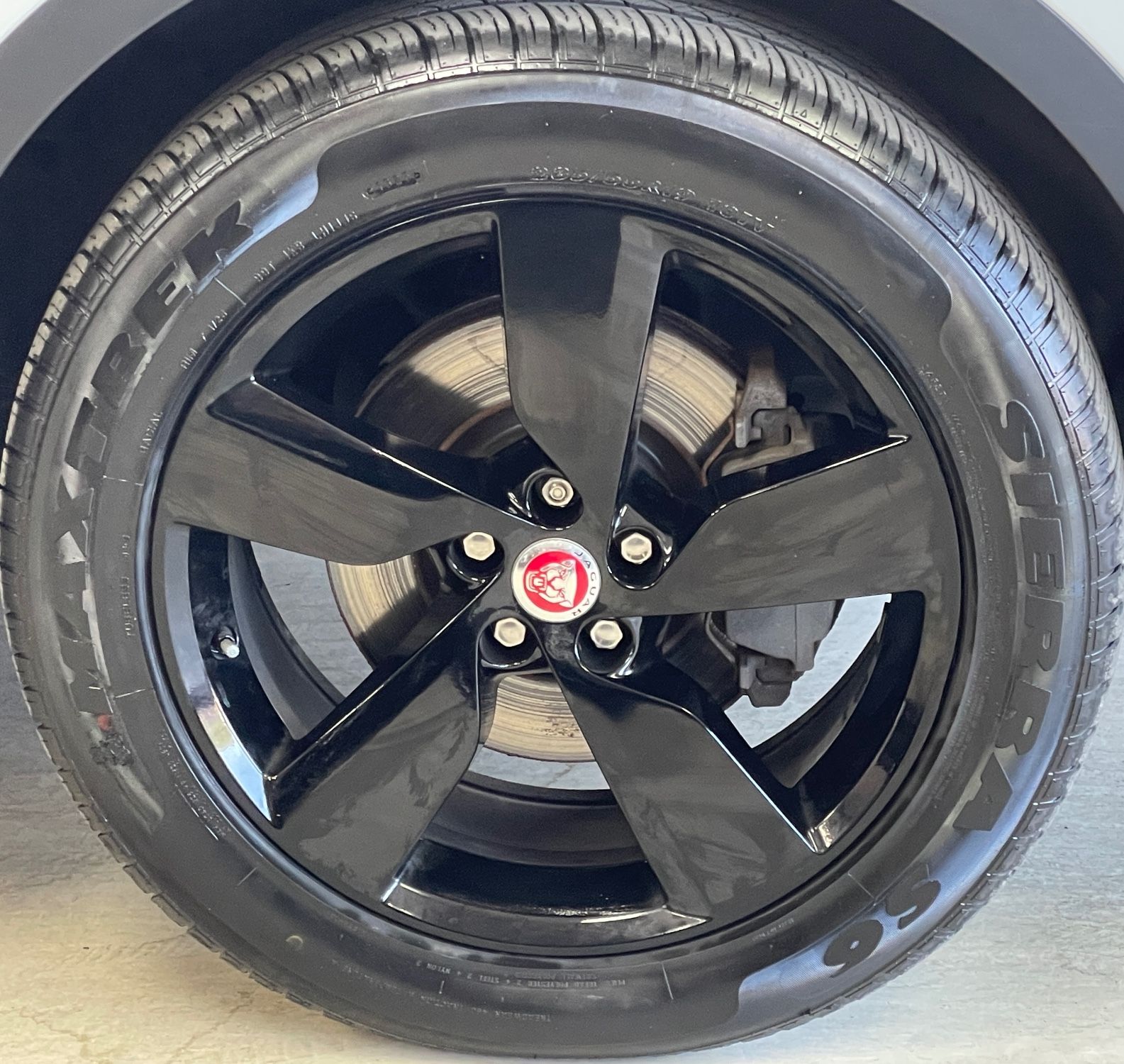 2019 Jaguar E-Pace thumbnail 16