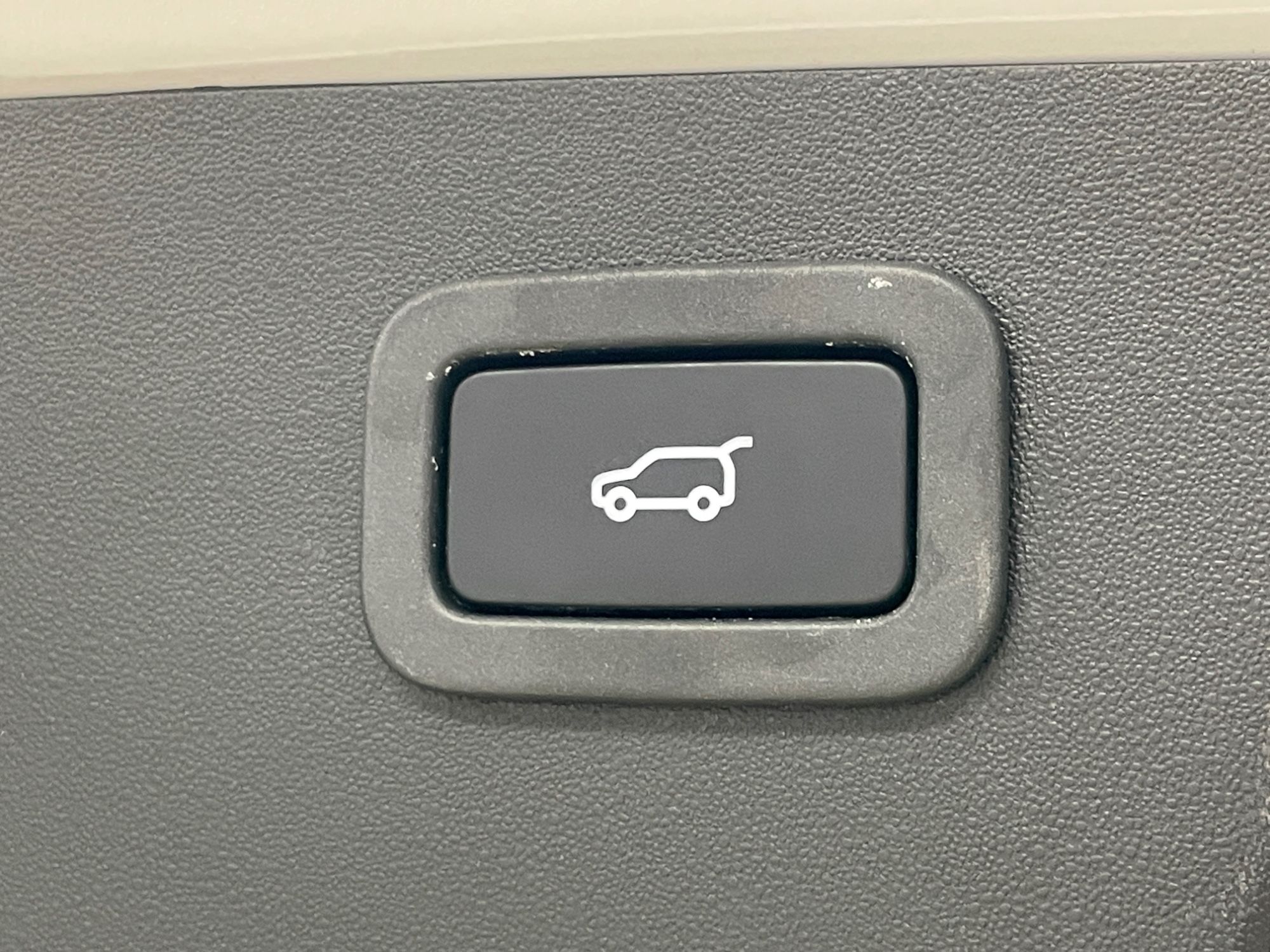 2019 Jaguar E-Pace thumbnail 19