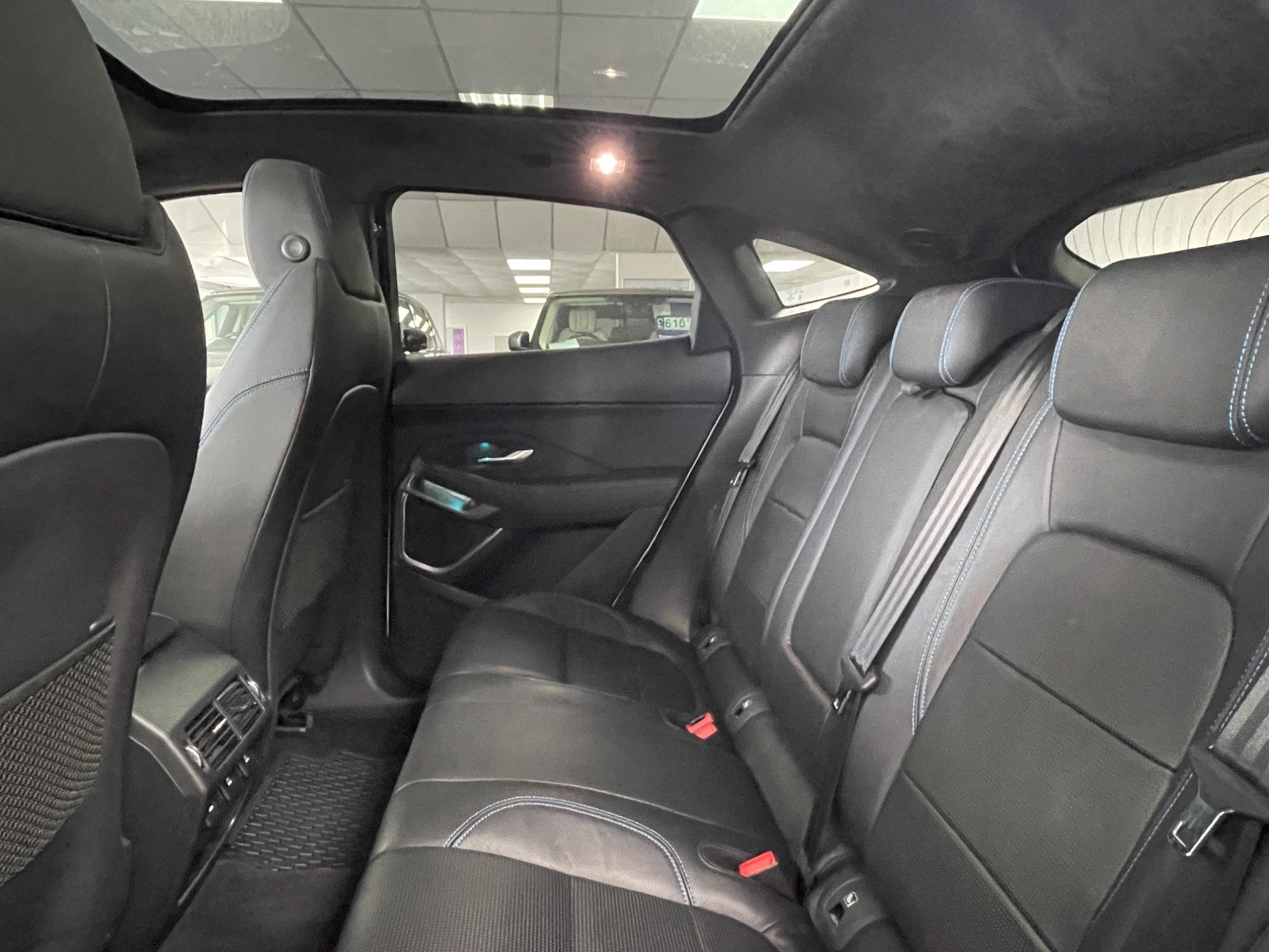 USED 2018 68 JAGUAR E-PACE 2.0 P250 R-Dynamic SE SUV 5dr Petrol Auto AWD Euro 6 (s/s) (249 ps) 