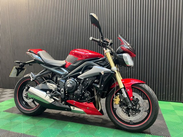 View our TRIUMPH STREET TRIPLE 675