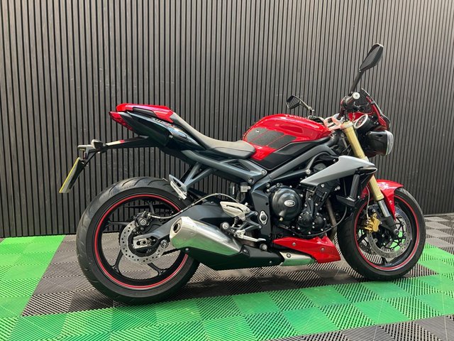 View our TRIUMPH STREET TRIPLE 675