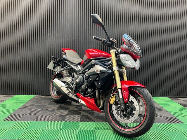 View our TRIUMPH STREET TRIPLE 675