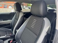 USED 2019 69 KIA STONIC 1.6 CRDi 3 SUV 5dr Diesel Manual Euro 6 (s/s) (113 bhp) NAV -- CAR PLAY -- CAMERA -- CRUISE -- PARKING SENSORS