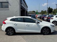 USED 2016 66 VOLVO V40 2.0 D2 Momentum Hatchback 5dr Diesel Auto Euro 6 (s/s) (120 ps) AUTO -- 1 OWNER --&pound;20 TAX -- FULL VOLVO SERVICE HISTORY