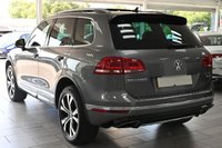 USED 2015 15 VOLKSWAGEN TOUAREG 3.0 TDI V6 BlueMotion Tech R-Line SUV 5dr Diesel Tiptronic 4WD Euro 6 (s/s) (262 ps) *HOME DELIVERY 7 DAY MONEY BACK*
