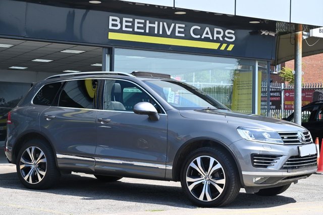 View our Volkswagen Touareg 3.0 TDI V6 BlueMotion Tech R-Line SUV 5dr Diesel Tiptronic 4WD Euro 6 (s/s) (262 ps)