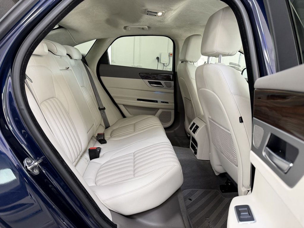USED 2020 20 JAGUAR XF 2.0i Portfolio GPF Saloon 4dr Petrol Auto Euro 6 (s/s) (250 ps) 