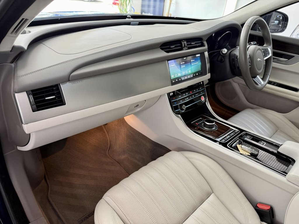 USED 2020 20 JAGUAR XF 2.0i Portfolio GPF Saloon 4dr Petrol Auto Euro 6 (s/s) (250 ps) 