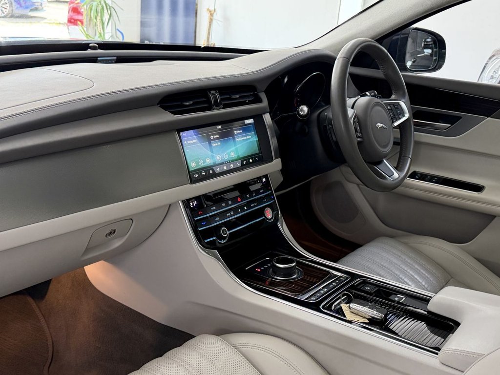 USED 2020 20 JAGUAR XF 2.0i Portfolio GPF Saloon 4dr Petrol Auto Euro 6 (s/s) (250 ps) 