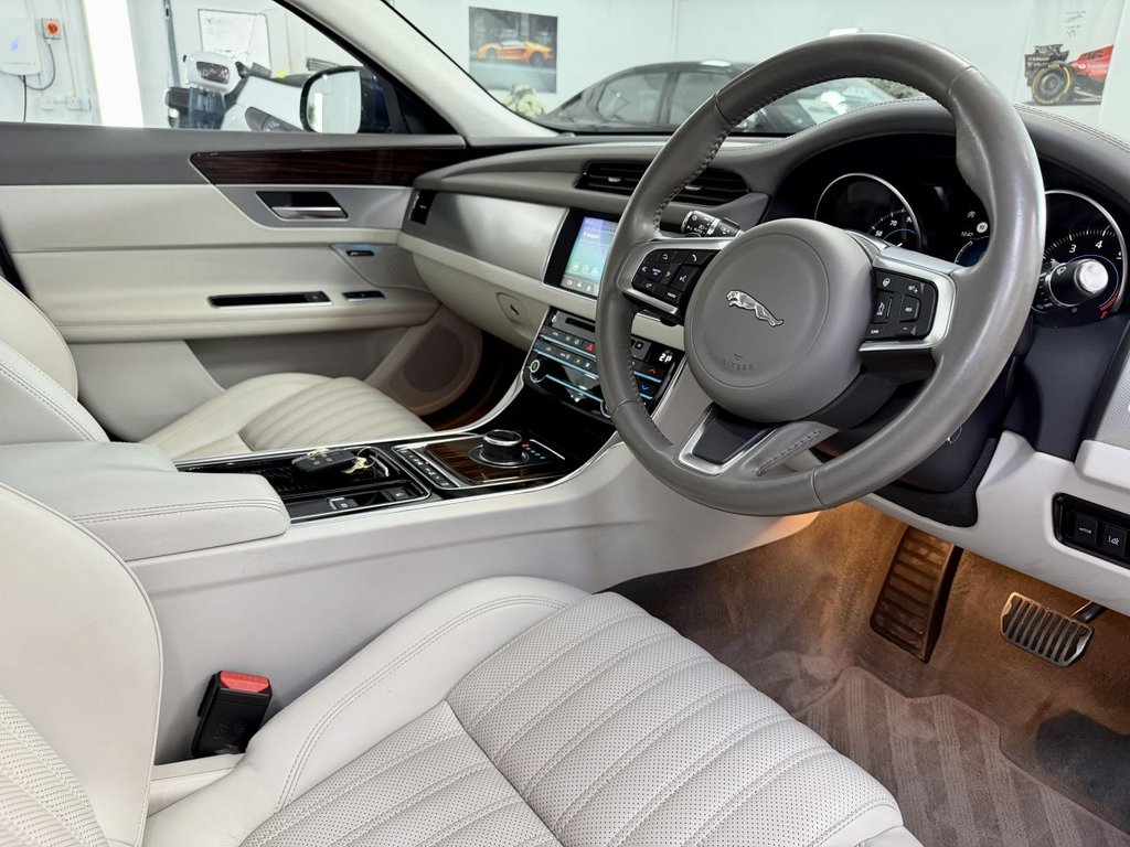 USED 2020 20 JAGUAR XF 2.0i Portfolio GPF Saloon 4dr Petrol Auto Euro 6 (s/s) (250 ps) 