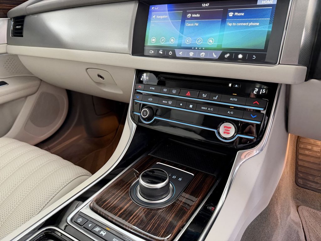 USED 2020 20 JAGUAR XF 2.0i Portfolio GPF Saloon 4dr Petrol Auto Euro 6 (s/s) (250 ps) 