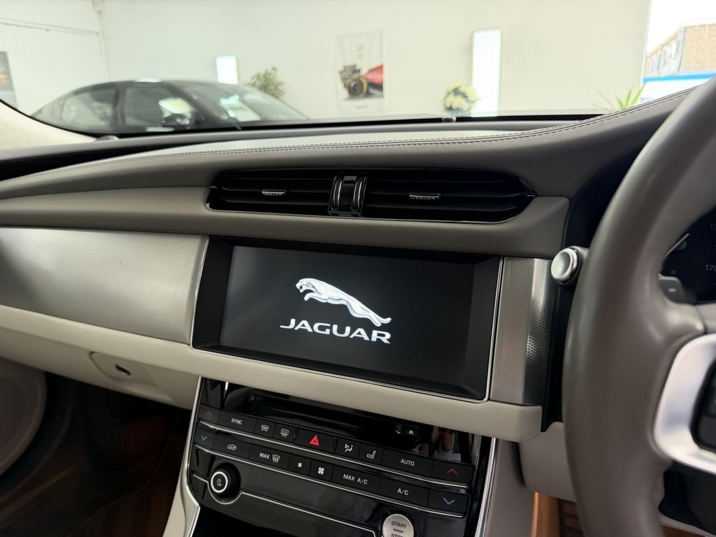 USED 2020 20 JAGUAR XF 2.0i Portfolio GPF Saloon 4dr Petrol Auto Euro 6 (s/s) (250 ps) 