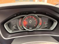 USED 2018 68 VOLVO V40 2.0 T2 GPF R-Design Nav Plus Hatchback 5dr Petrol Manual Euro 6 (s/s) (122 ps) 1 FORMER KEEPER, CRUISE, MOT APRIL